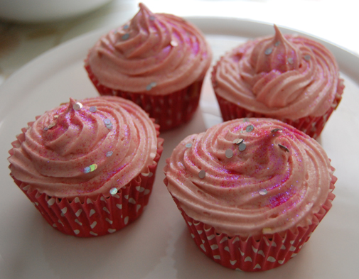 Post image for vegan Alice in Wonderland cupcakes